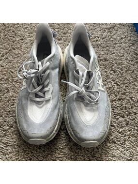NWOB HOKA Women's Speedgoat 6 Trail Running Shoes Ash Grey/White Size 8.5B